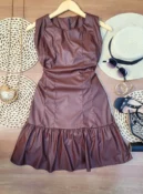 vestido courino acinturado com babado ref: 090