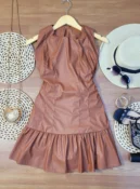 vestido courino acinturado com babado ref: 090